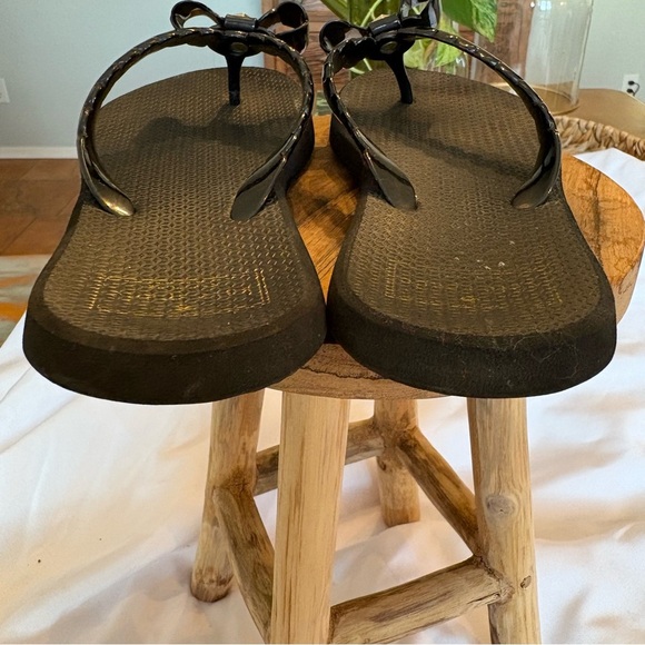 Kate Spade Size 6 Black Denise Bow Flip Flops Scalloped Straps - Picture 8 of 9
